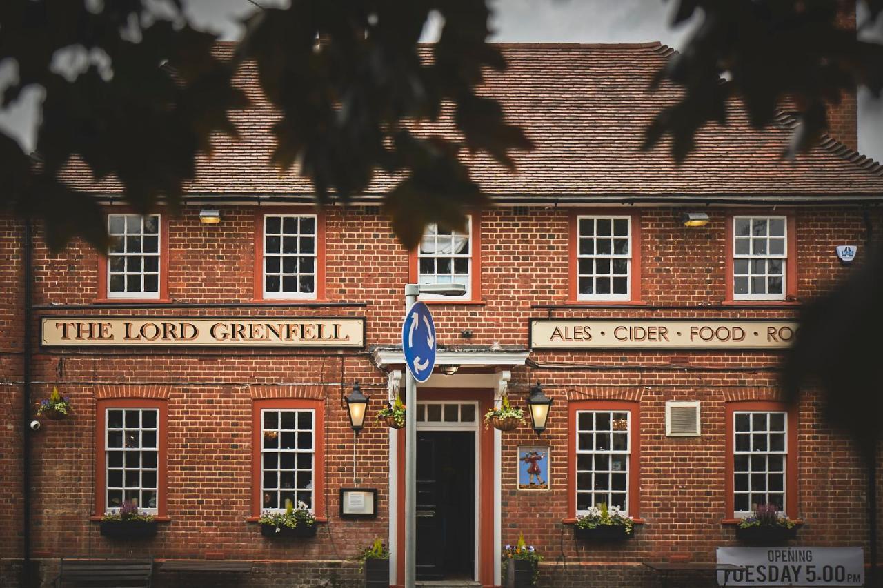 The Lord Grenfell Bed & Breakfast Maidenhead Bagian luar foto The Lord Grenville
