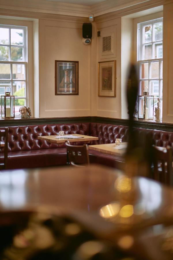 The Lord Grenfell Bed & Breakfast Maidenhead Bagian luar foto The interior of the restaurant