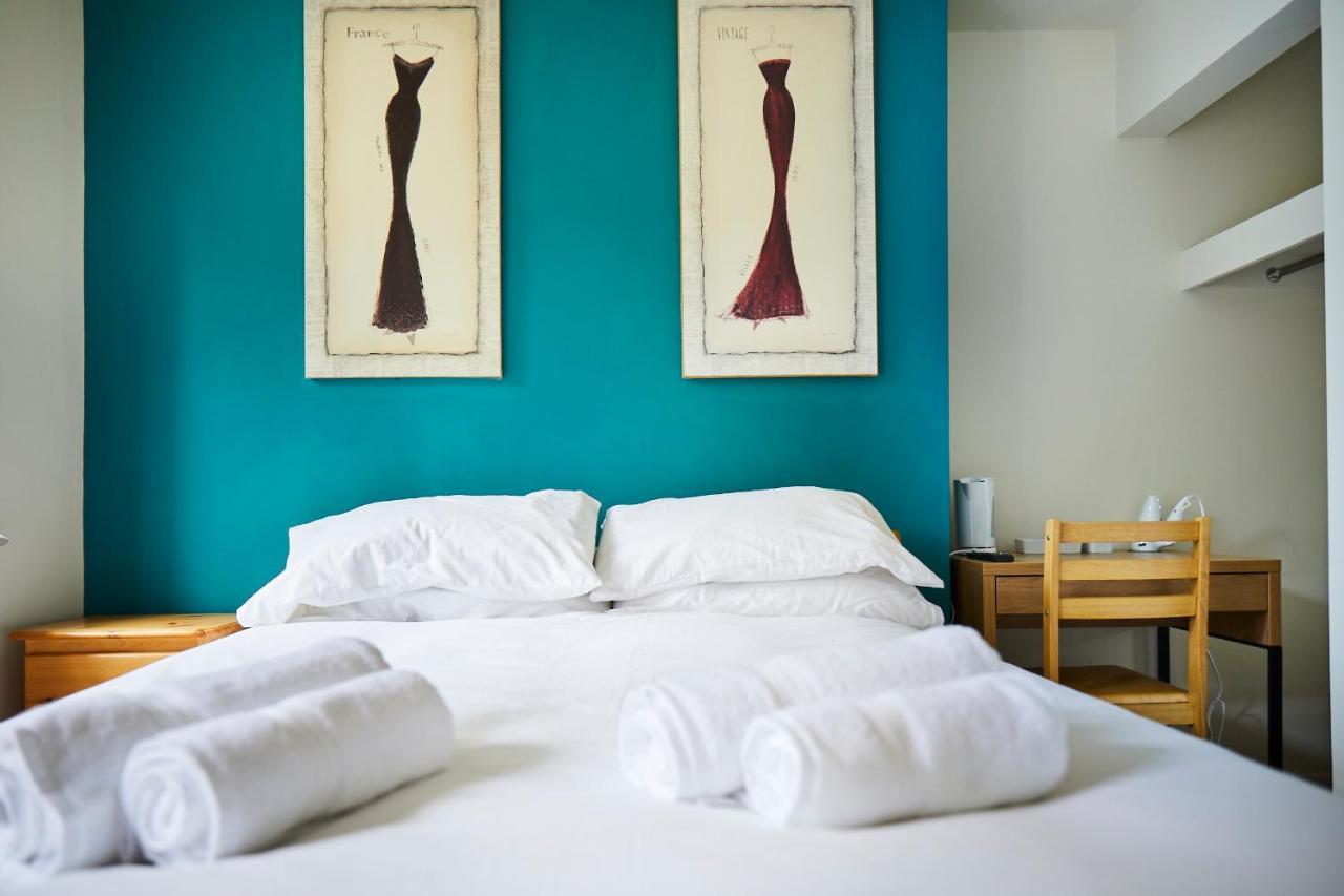 The Lord Grenfell Bed & Breakfast Maidenhead Bagian luar foto A bedroom at the hotel