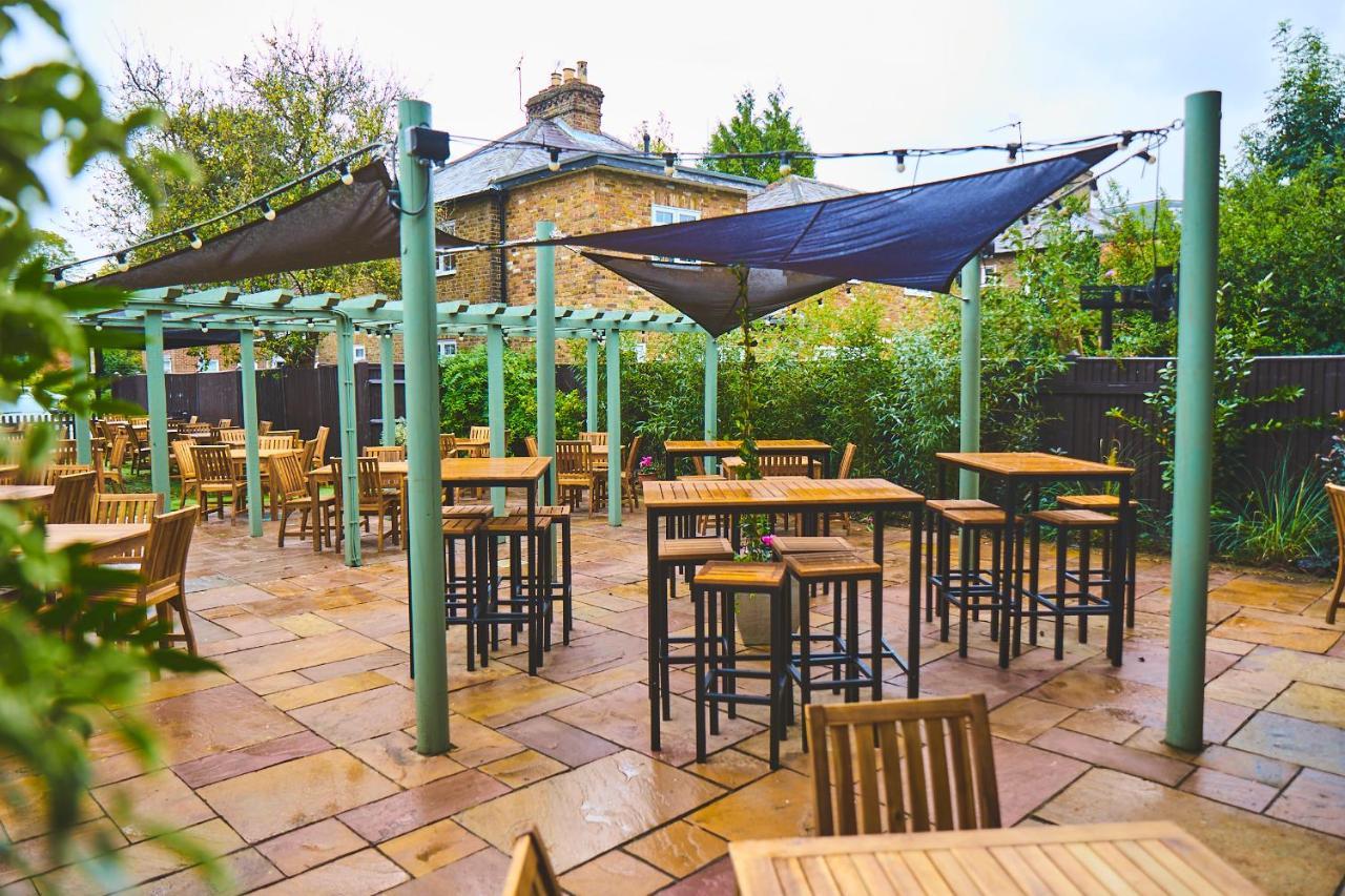 The Lord Grenfell Bed & Breakfast Maidenhead Bagian luar foto The roof terrace at the Duke of Cumberland